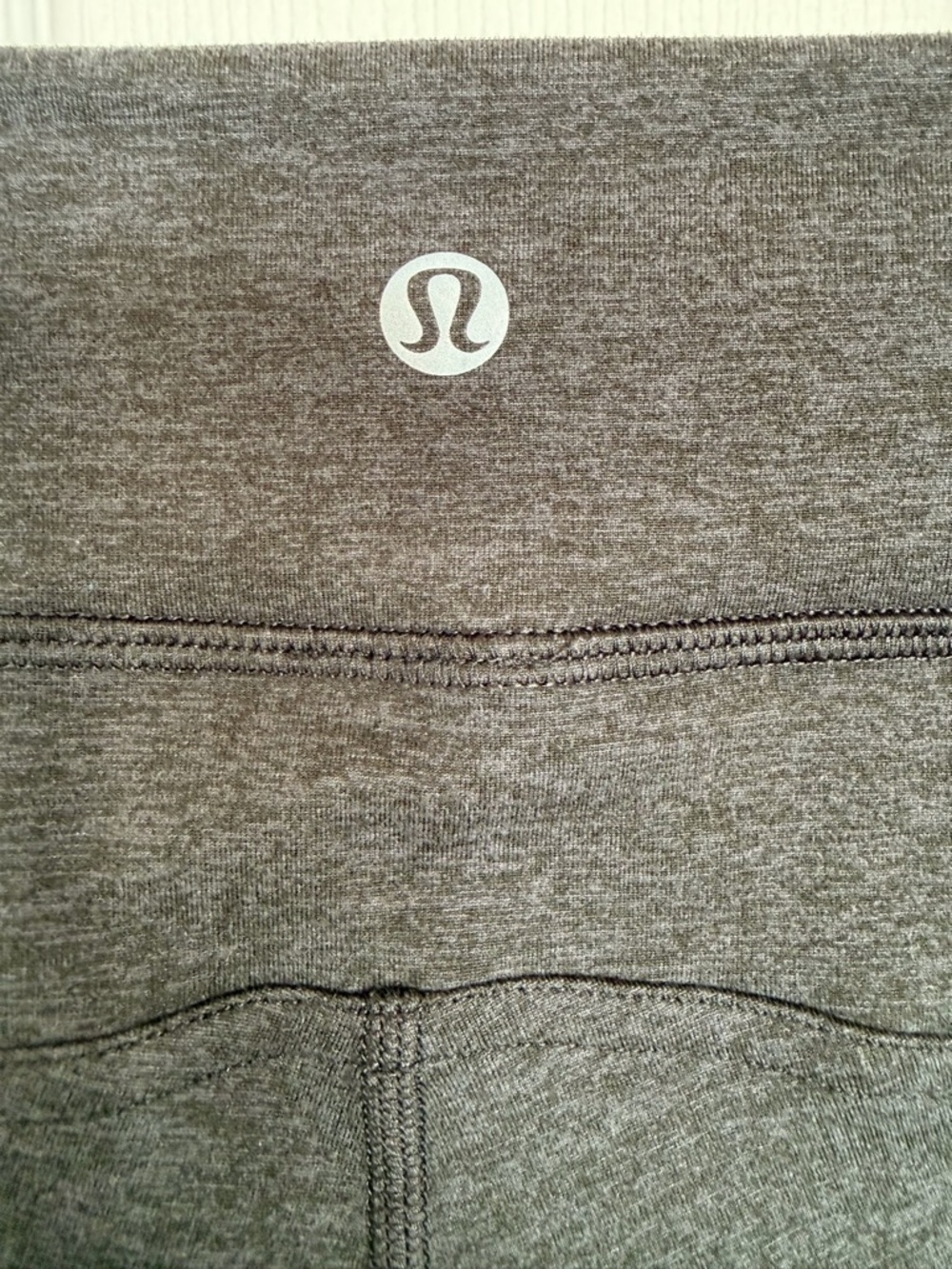 Lululemon soft suede high rise tight leggings with pockets. Size 10. 2024 - Picture 6 of 8